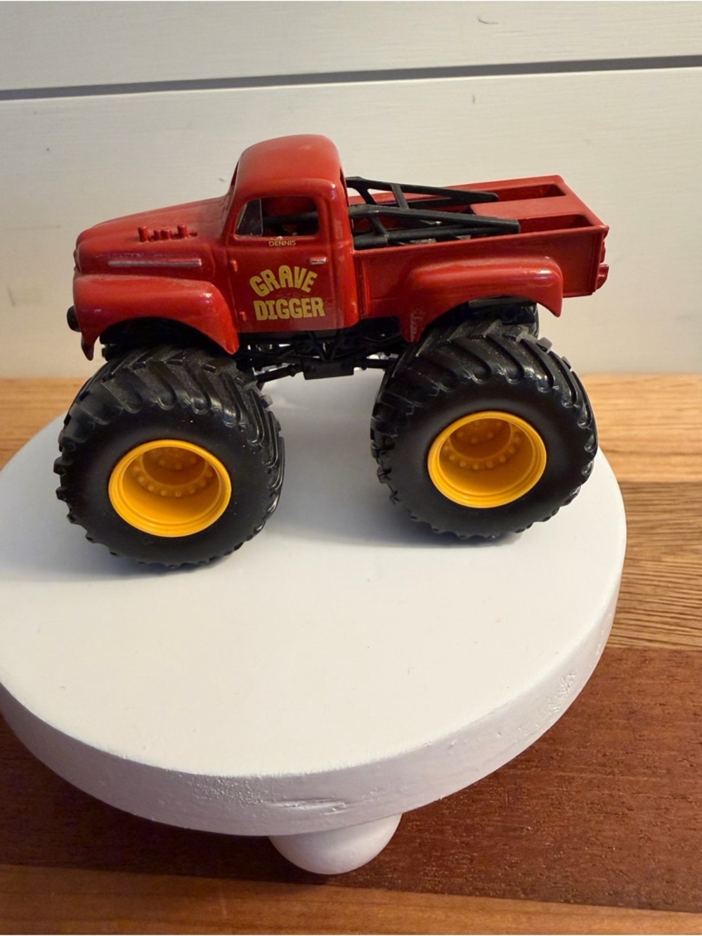 Spin Master Monster Jam Truck Red Retro 1:64